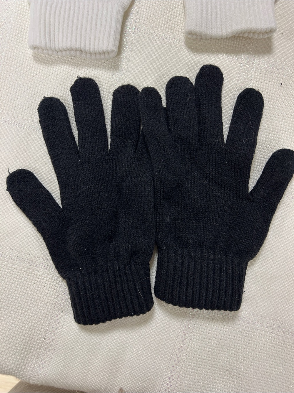 Nike unisex Two-Pair Knit Gloves in White and Black image 4